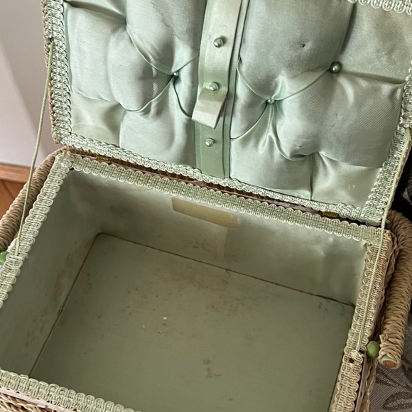 Vintage Sewing Basket - Woven with Satin Lining and Mint Green Details - Picture 7 of 9
